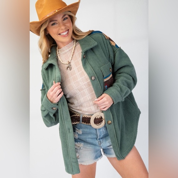 679. Easel Sherpa Green Jacket Easel Sherpa Aztec Tribal Oversized Shacket - Picture 7 of 8